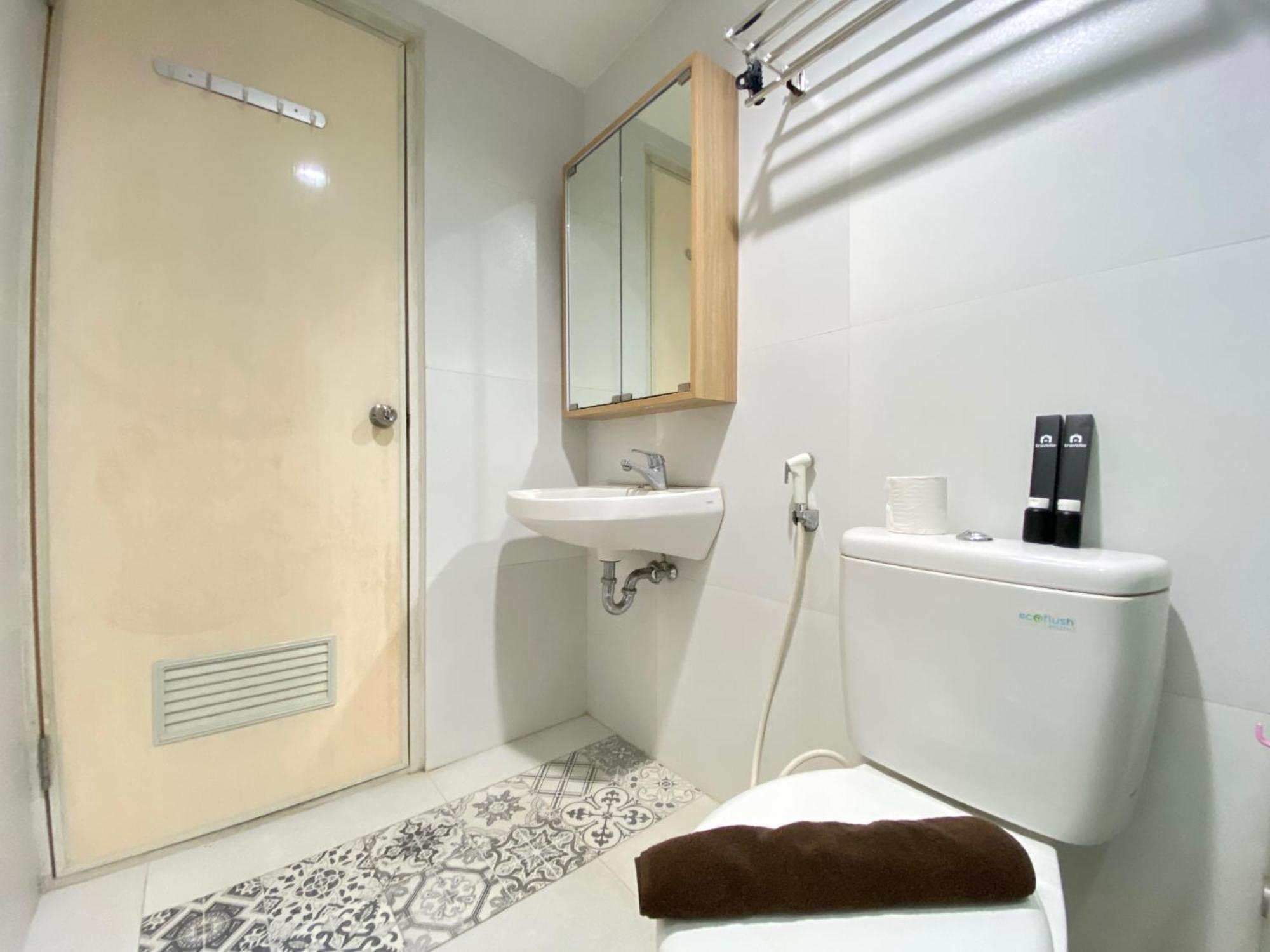 Luxurious & Spacious 2br At Parahyangan By Travelio * Bandung